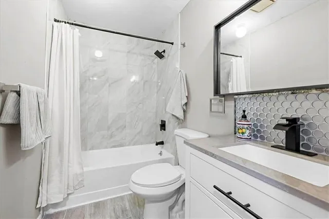 $90,000 | 8135 Holmes Road, Unit 202, Kansas City, MO 64131