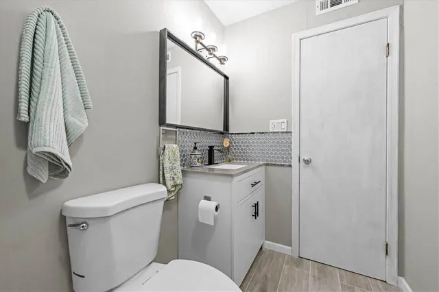 $90,000 | 8135 Holmes Road, Unit 202, Kansas City, MO 64131