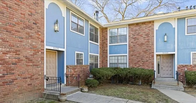 $90,000 | 8135 Holmes Road, Unit 202, Kansas City, MO 64131