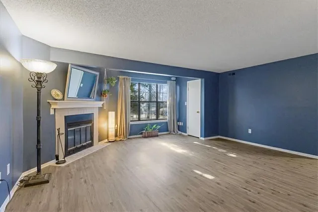 $90,000 | 8135 Holmes Road, Unit 202, Kansas City, MO 64131