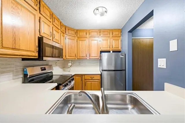 $90,000 | 8135 Holmes Road, Unit 202, Kansas City, MO 64131