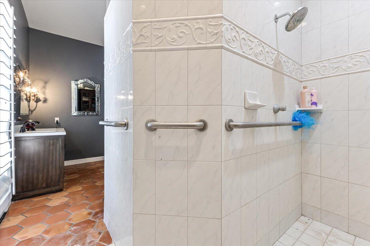2727 Thomas Road Hollister, CA 95023 - Photo 23 of 83 a bathroom with a shower