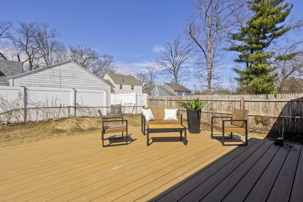 72 Lancaster Street Springfield, MA 01118 - Photo 32 of 35