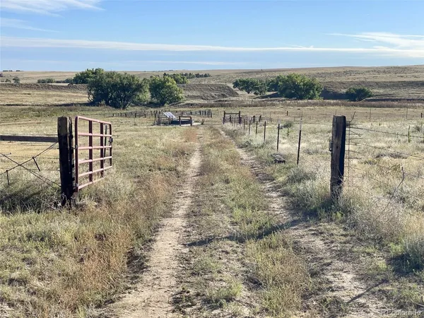 $89,900 | 3 County Road 109, Deer Trail, CO 80105