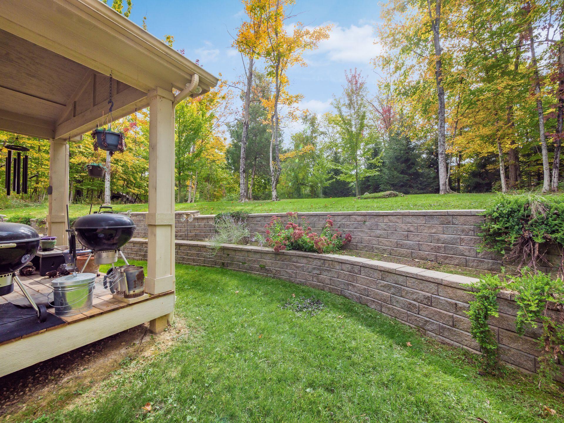 7601 Harriott Road Dublin, OH 43017 - Photo 36 of 41 Two Level Planters