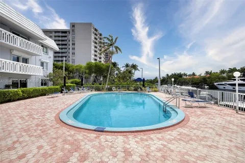 $675,000 | 100 Edgewater Drive, Unit 142, Coral Gables, FL 33133