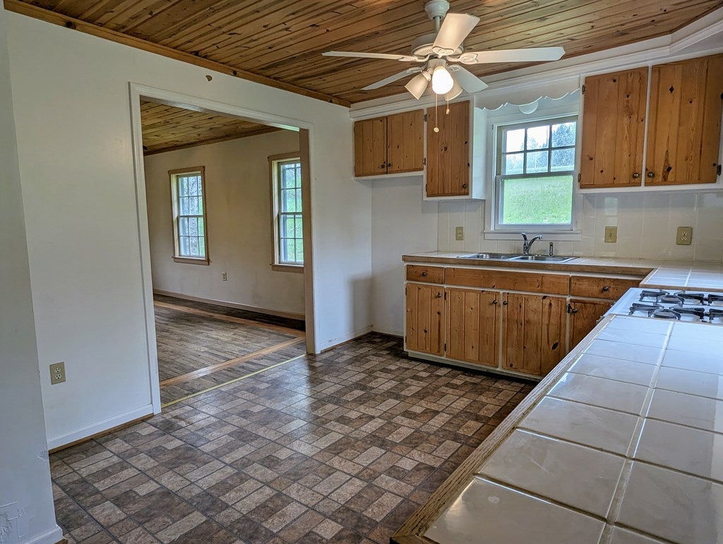 268 Hillside Road Woolwine, VA 24185 - Photo 8 of 44 Gallery Image 8
