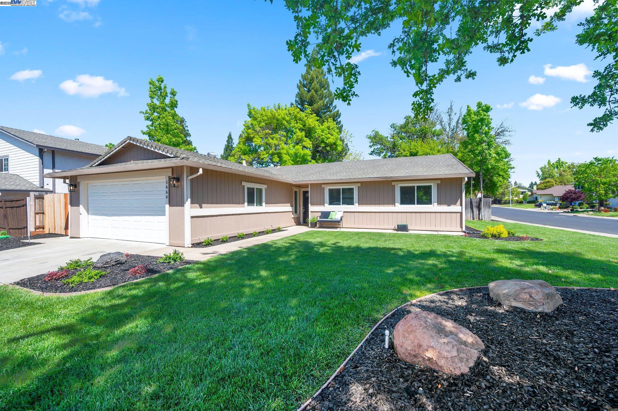 1464 West Colonial Parkway Roseville, CA 95661 - Photo 1 of 39