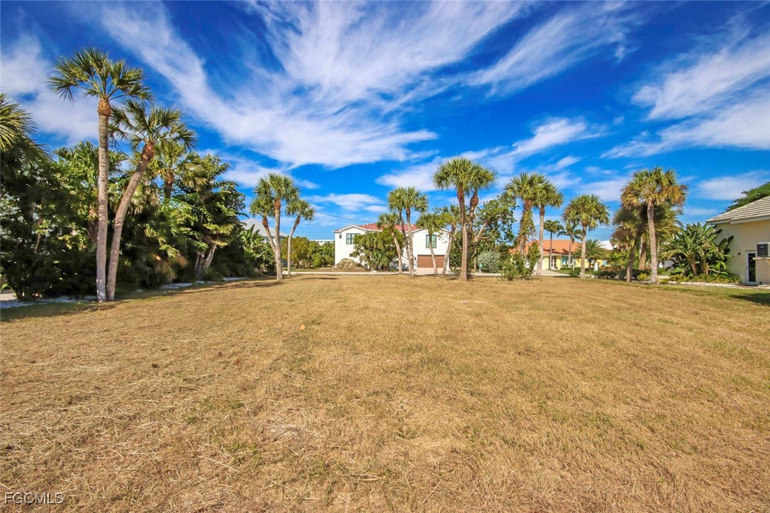 1292 Par View Drive Sanibel, FL 33957 - Photo 8 of 18 a view of road and houses