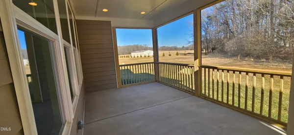 a view of front of a house with a yard