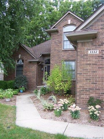 3332 Fulham Drive Rochester, MI 48309 - Photo 2 of 25 Entry Walkway