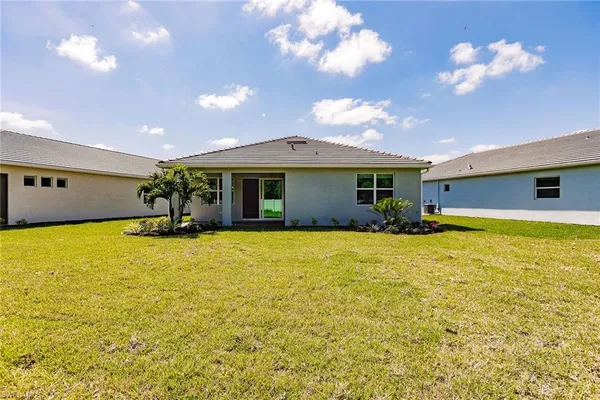 $3,200 | 536 Polihale Way, Naples, FL 34114