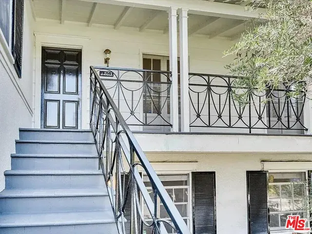 a view of entryway with a front door
