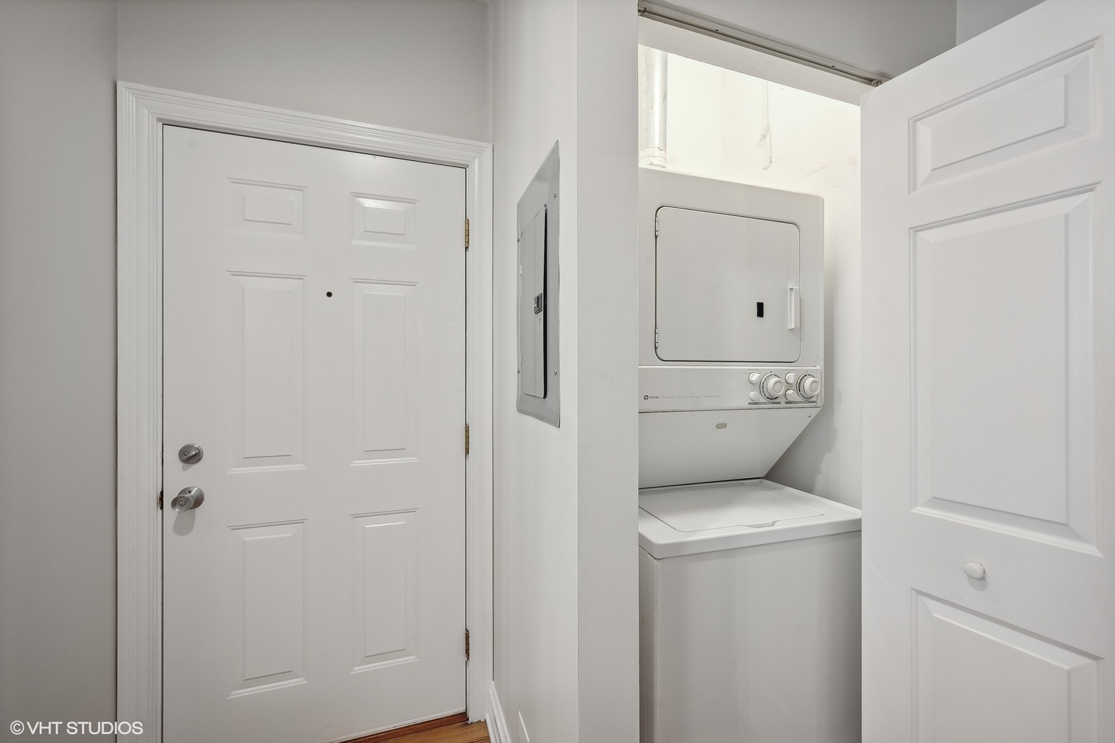 1245 West George Street, Unit 203 Chicago, IL 60657 - Photo 13 of 15 a bathroom with a washer and dryer