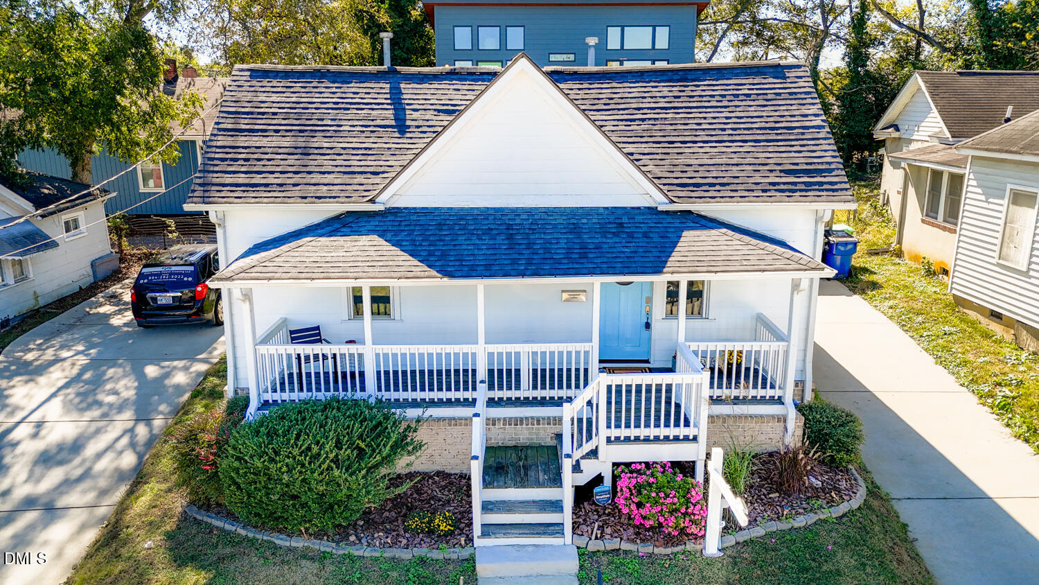 410 Bledsoe Avenue Raleigh, NC 27601 - Photo 35 of 37 a front view of a house with garden