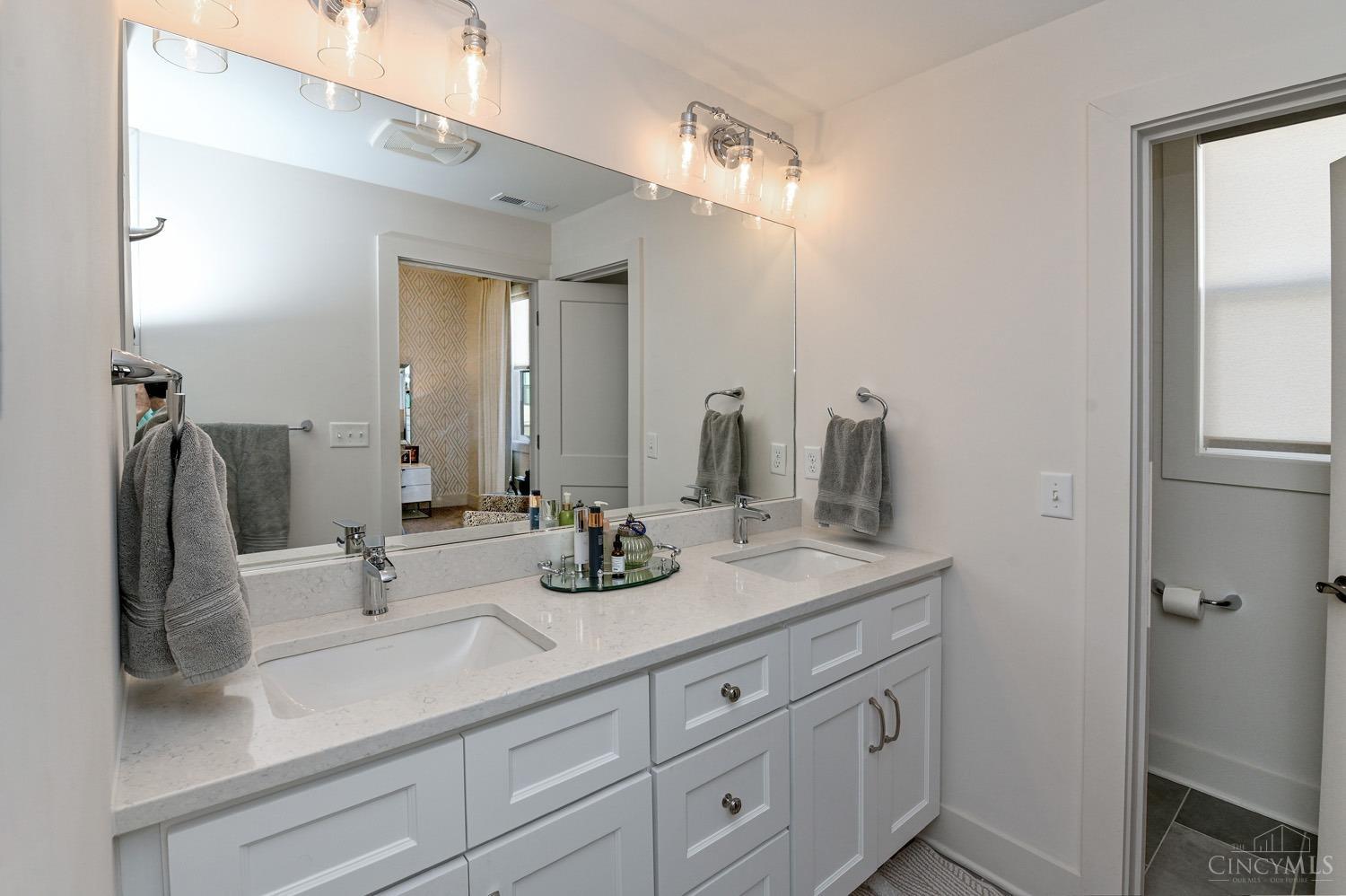 3916 Edwards Road, Unit D Cincinnati, OH 45209 - Photo 35 of 45