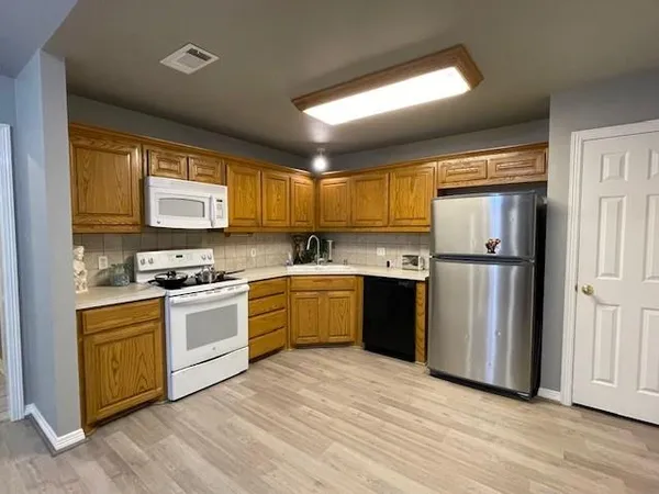 $1,600 | 102 Lum Lane, Unit 101, Denison, TX 75020