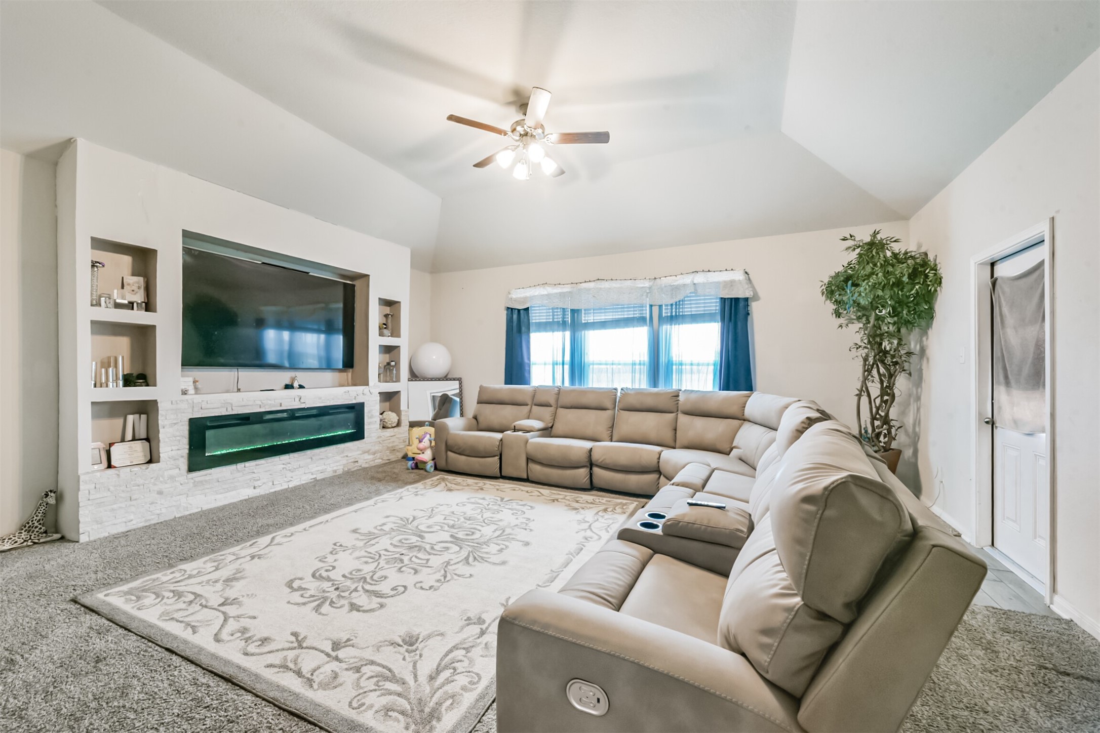 627 Urban Way Rosharon, TX 77583 - Photo 13 of 38