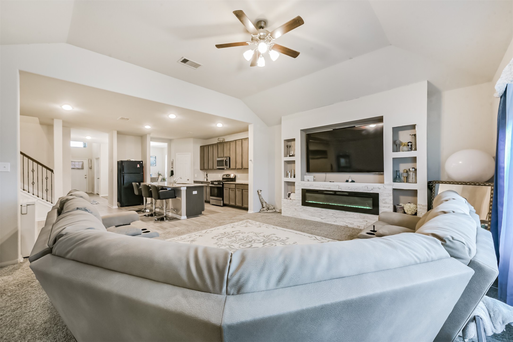 627 Urban Way Rosharon, TX 77583 - Photo 14 of 38