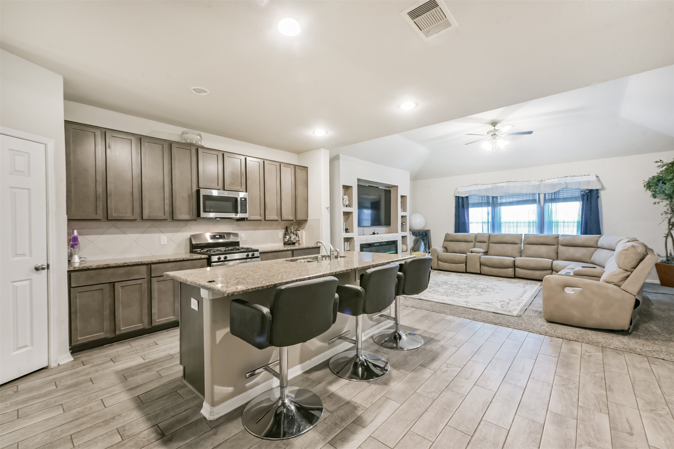 627 Urban Way Rosharon, TX 77583 - Photo 17 of 38