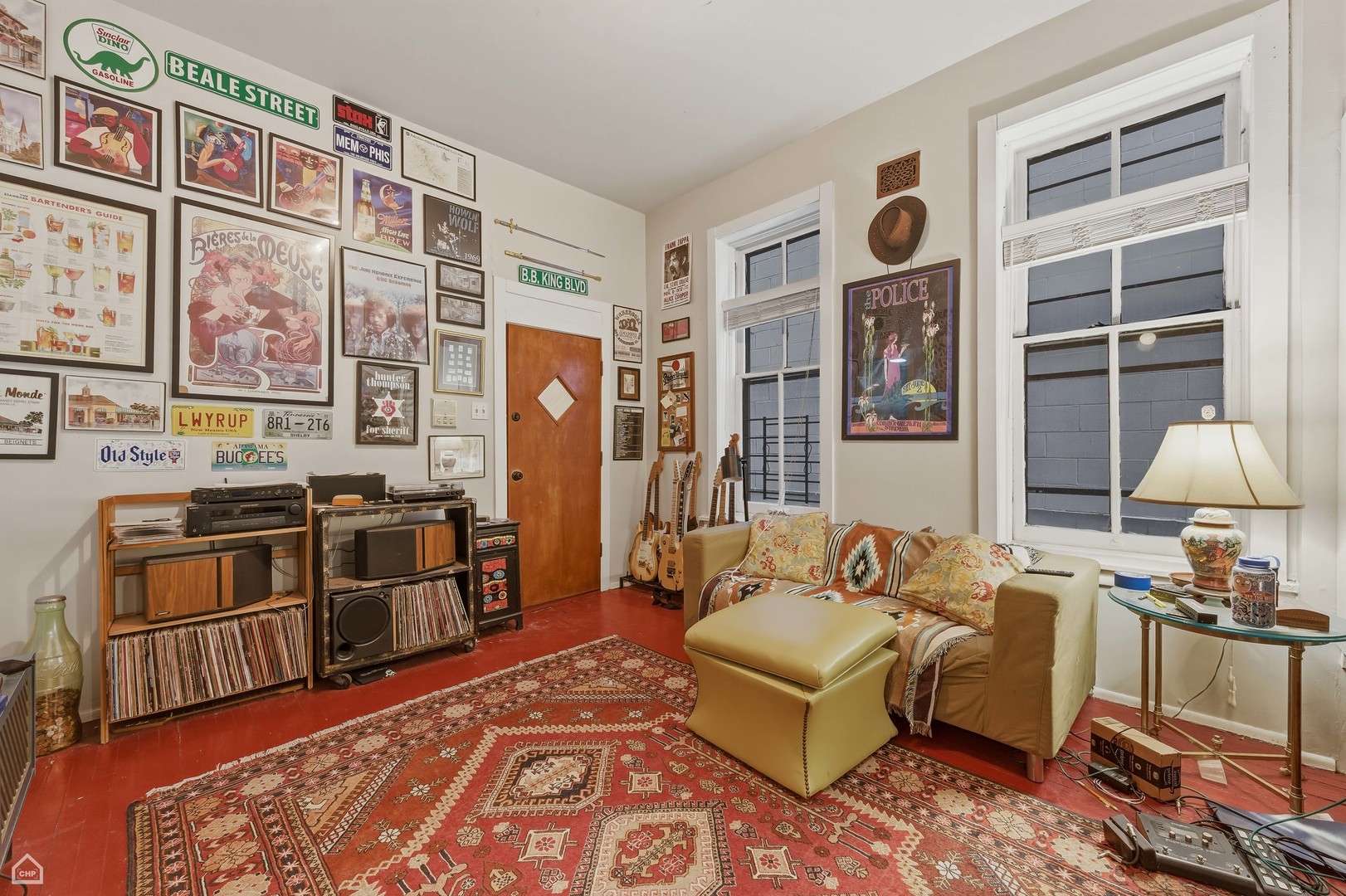 822 North Wood Street Chicago, IL 60622 - Photo 17 of 28 a living room with furniture fireplace and flat screen tv