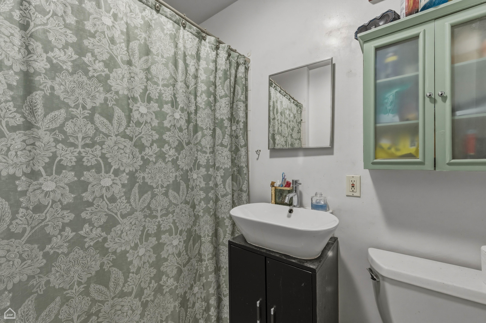 822 North Wood Street Chicago, IL 60622 - Photo 20 of 28 a bathroom with a sink and a toilet