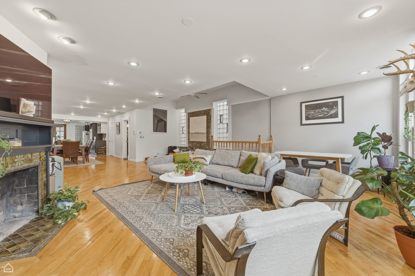 822 North Wood Street Chicago, IL 60622 - Photo 4 of 28 a living room with furniture and a couch