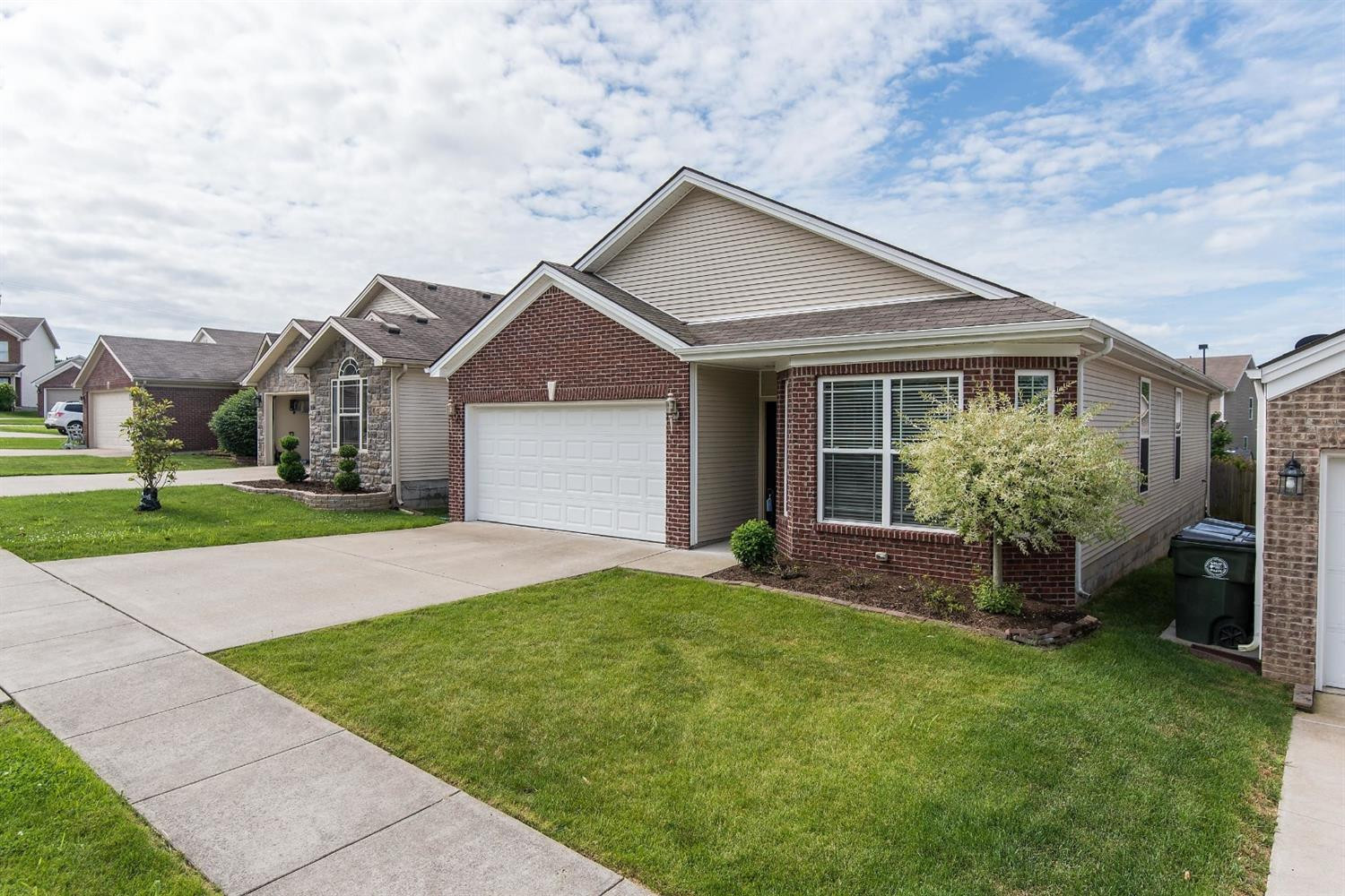 220 Shell Court Lexington, KY 40511 - Photo 3 of 28 Photo 3