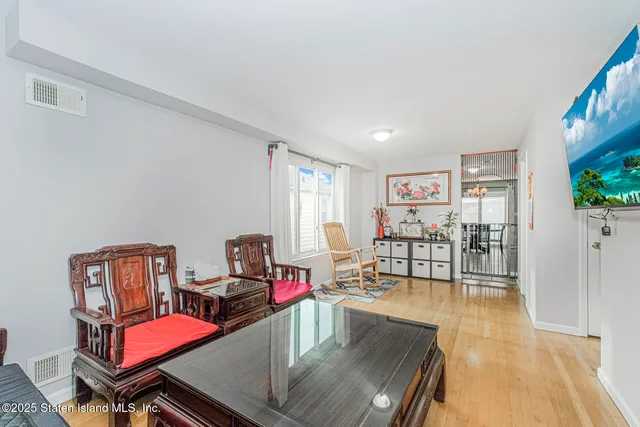 $859,999 | 10 Jerome Avenue | South Beach