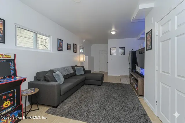 $859,999 | 10 Jerome Avenue | South Beach