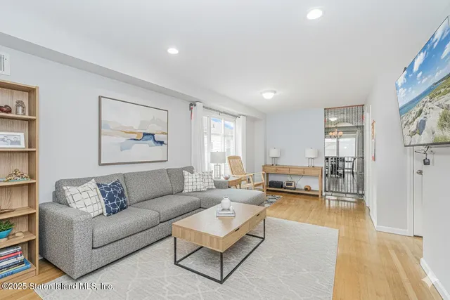 $859,999 | 10 Jerome Avenue | South Beach