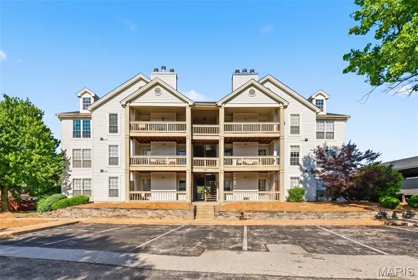 $179,000 | 1445 Whispering Creek Drive, Unit J, Ballwin, MO 63021