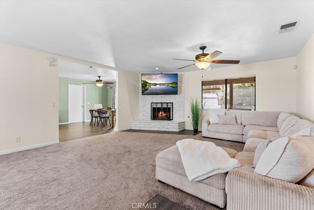 19801 Talihina Road Apple Valley, CA 92307 - Photo 5 of 28 Living Room