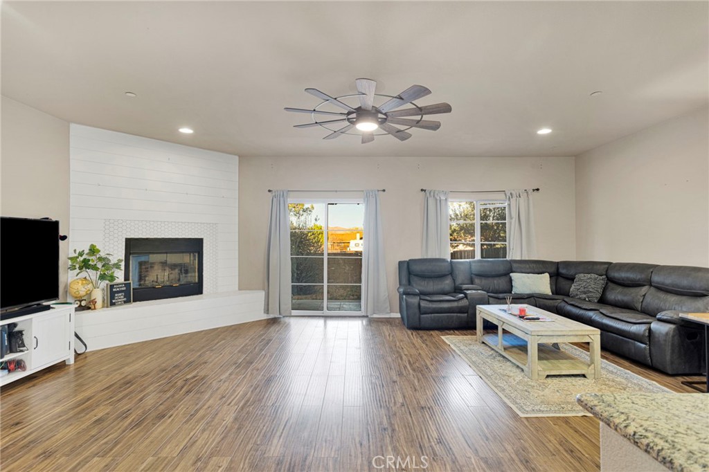 14193 Jicarilla Road, Unit 302 Apple Valley, CA 92307 - Photo 11 of 45