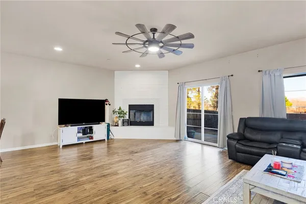 $354,800 | 14193 Jicarilla Road, Unit 302, Apple Valley, CA 92307