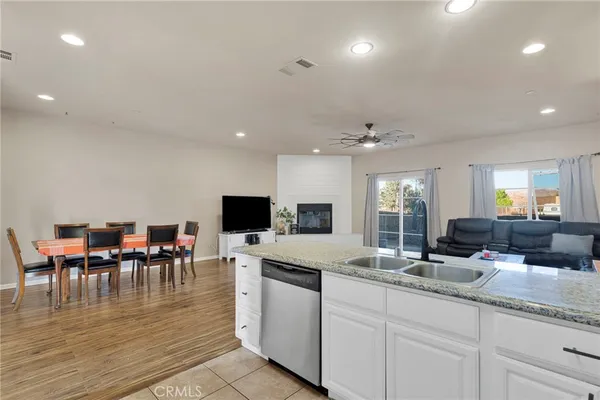 $354,800 | 14193 Jicarilla Road, Unit 302, Apple Valley, CA 92307