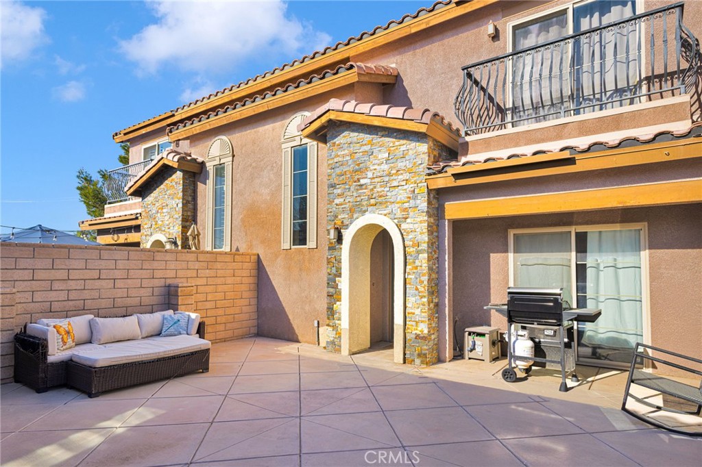 14193 Jicarilla Road, Unit 302 Apple Valley, CA 92307 - Photo 2 of 45