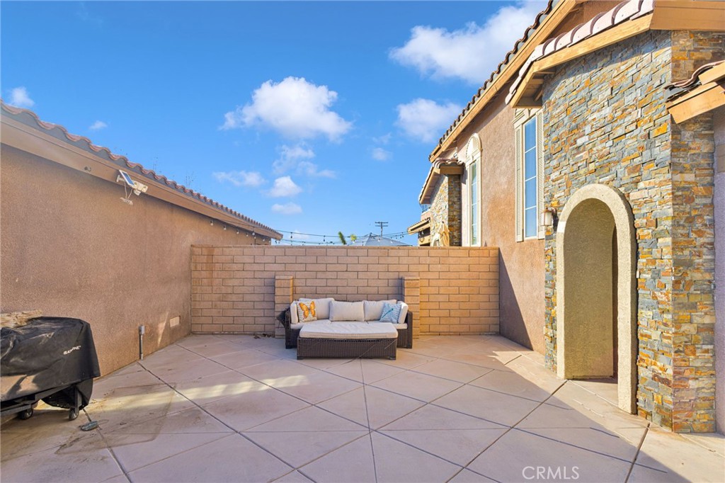 14193 Jicarilla Road, Unit 302 Apple Valley, CA 92307 - Photo 3 of 45