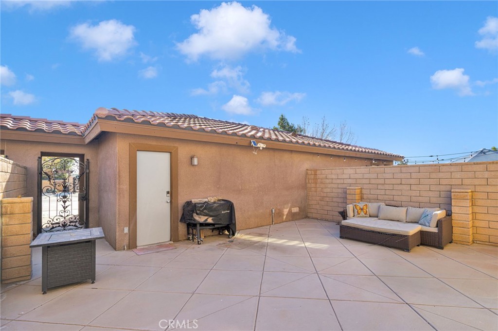 14193 Jicarilla Road, Unit 302 Apple Valley, CA 92307 - Photo 4 of 45