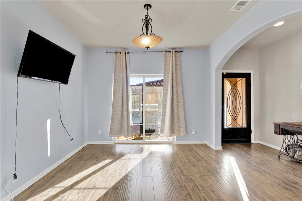 14193 Jicarilla Road, Unit 302 Apple Valley, CA 92307 - Photo 10 of 45