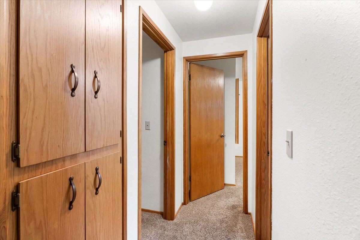 51520 Ash Road La Pine, OR 97739 - Photo 30 of 57 38-Hallway