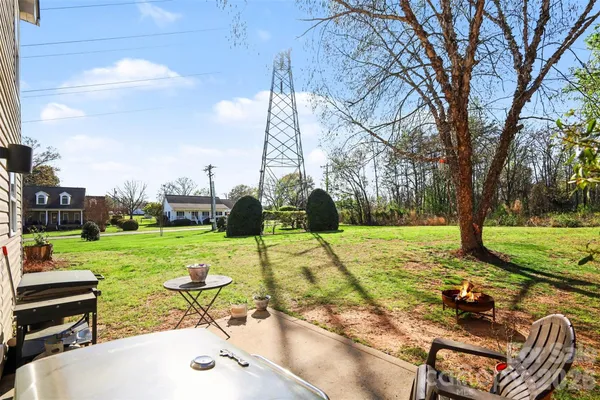a view of a yard with a table and chairs