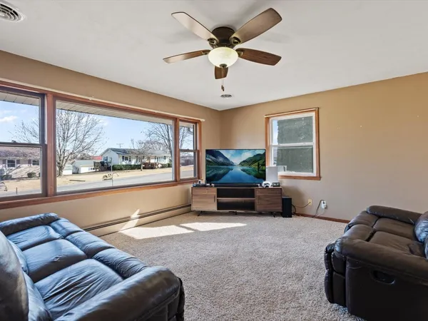 $199,900 | 1420 7th Street, Orion, IL 61273