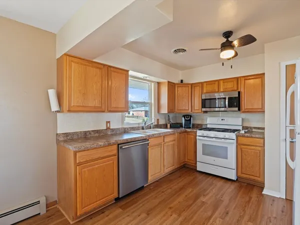 $199,900 | 1420 7th Street, Orion, IL 61273