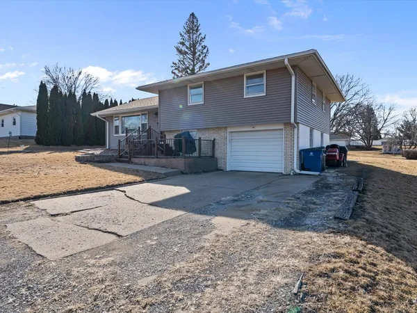 $199,900 | 1420 7th Street, Orion, IL 61273