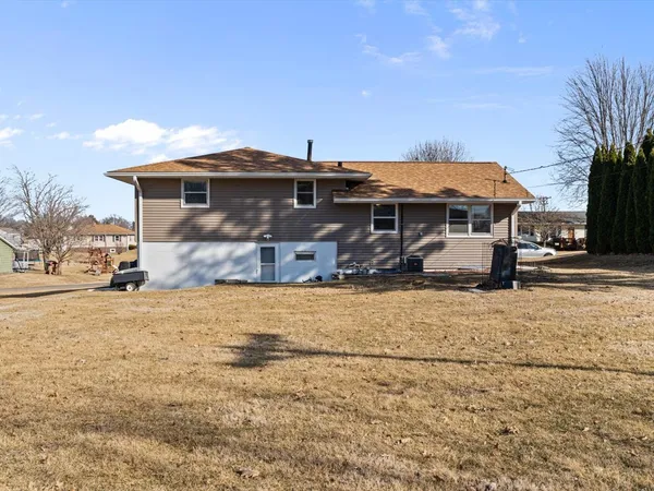 $199,900 | 1420 7th Street, Orion, IL 61273