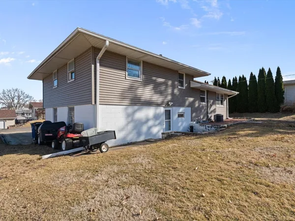 $199,900 | 1420 7th Street, Orion, IL 61273