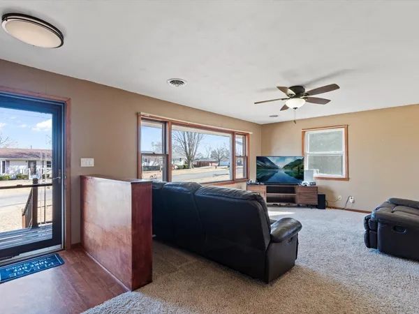 $199,900 | 1420 7th Street, Orion, IL 61273