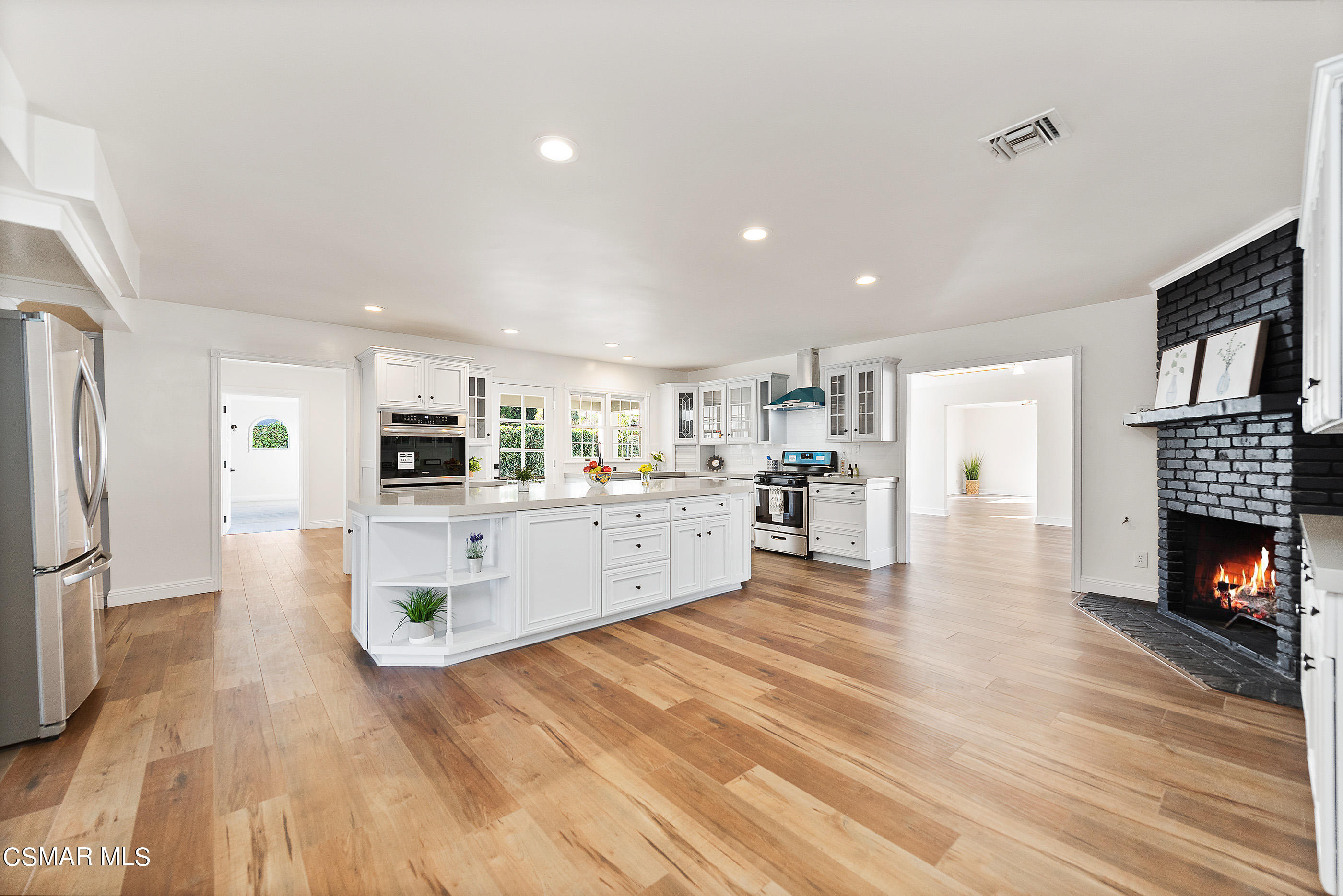 2959 Happy Lane Simi Valley, CA 93065 - Photo 19 of 92 2959 Happy Ln Simi Valley-17