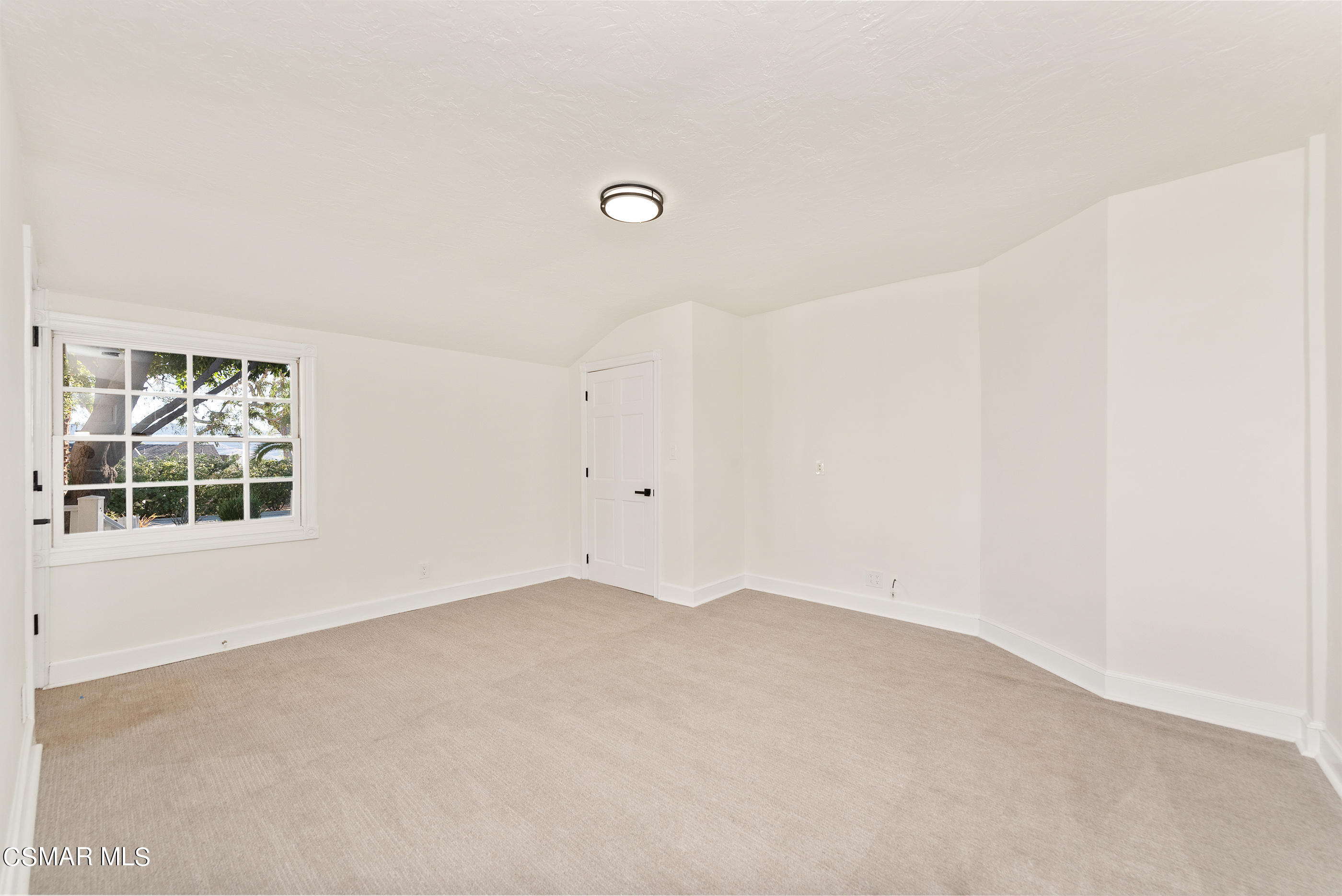 2959 Happy Lane Simi Valley, CA 93065 - Photo 29 of 92 an empty room with a window